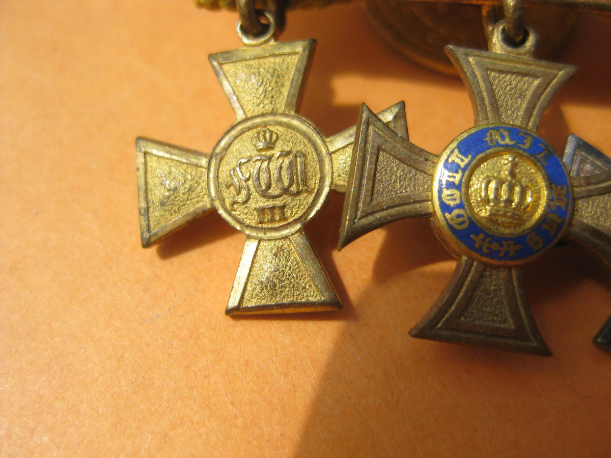 H.W.  - -    3er Miniatur Miniaturkettchen Miniaturkette Frackkette Bandschleife