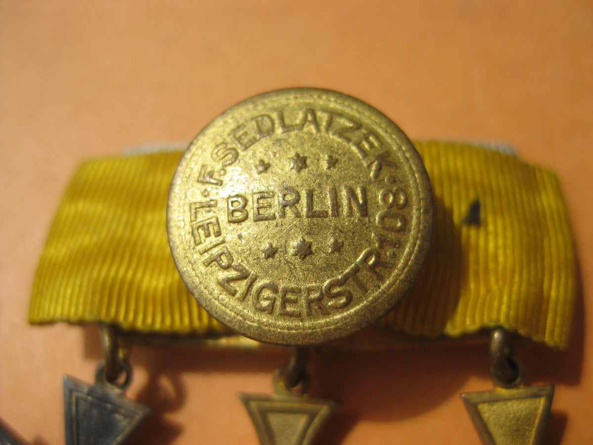 H.W.  - -    3er Miniatur Miniaturkettchen Miniaturkette Frackkette Bandschleife