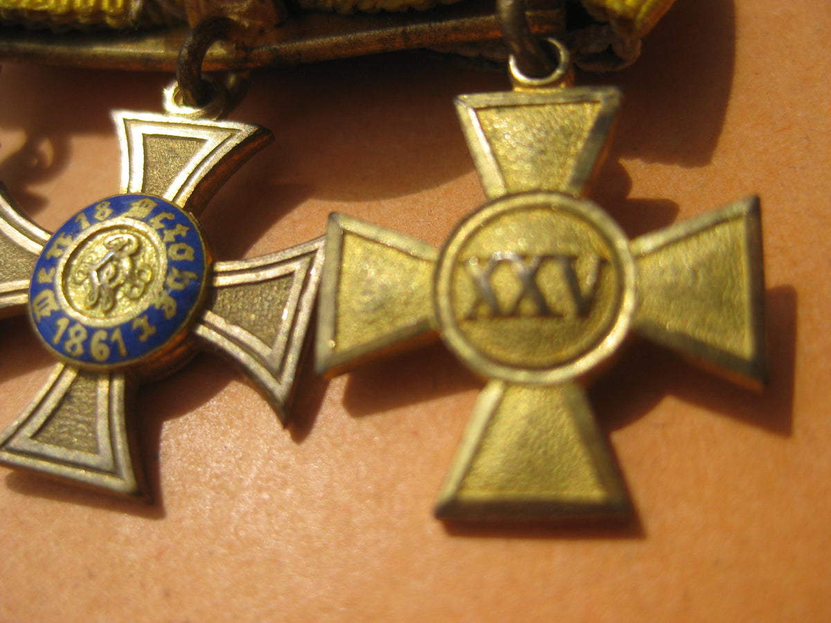 H.W.  - -    3er Miniatur Miniaturkettchen Miniaturkette Frackkette Bandschleife