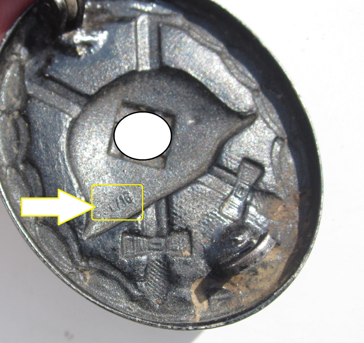 Verwundetenabzeichen 1939 in Schwarz Hersteller: L/16