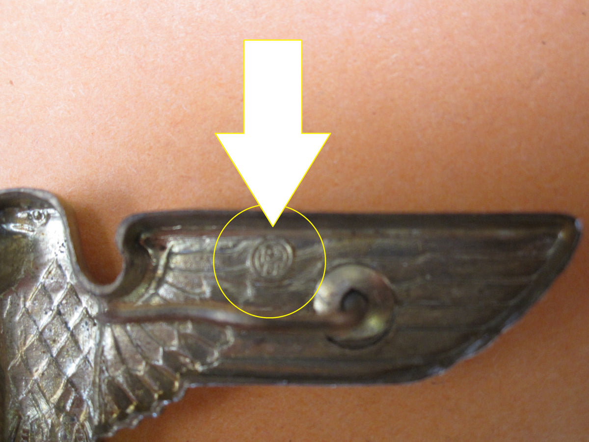 H.W.  -    -     Mützenadler Goldenes Mützenabzeichen für Schirmmütze der Partei ,  politischer Leiter etc etc