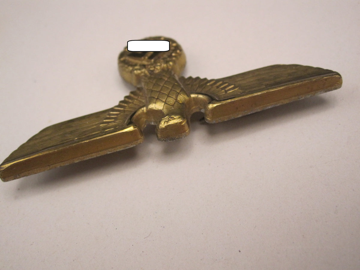 H.W.  -    -     Mützenadler Goldenes Mützenabzeichen für Schirmmütze der Partei ,  politischer Leiter etc etc