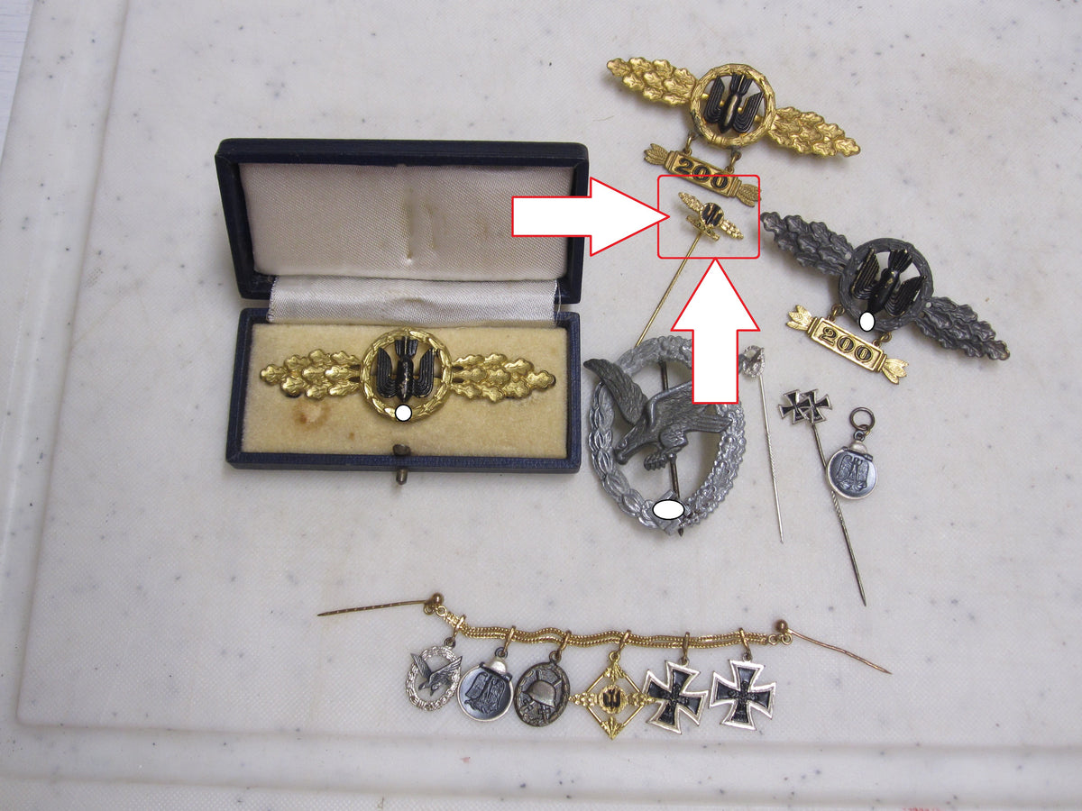 Miniatur Frontflugspange für Kampfflieger in GOLD mit Einsatzzahl 300