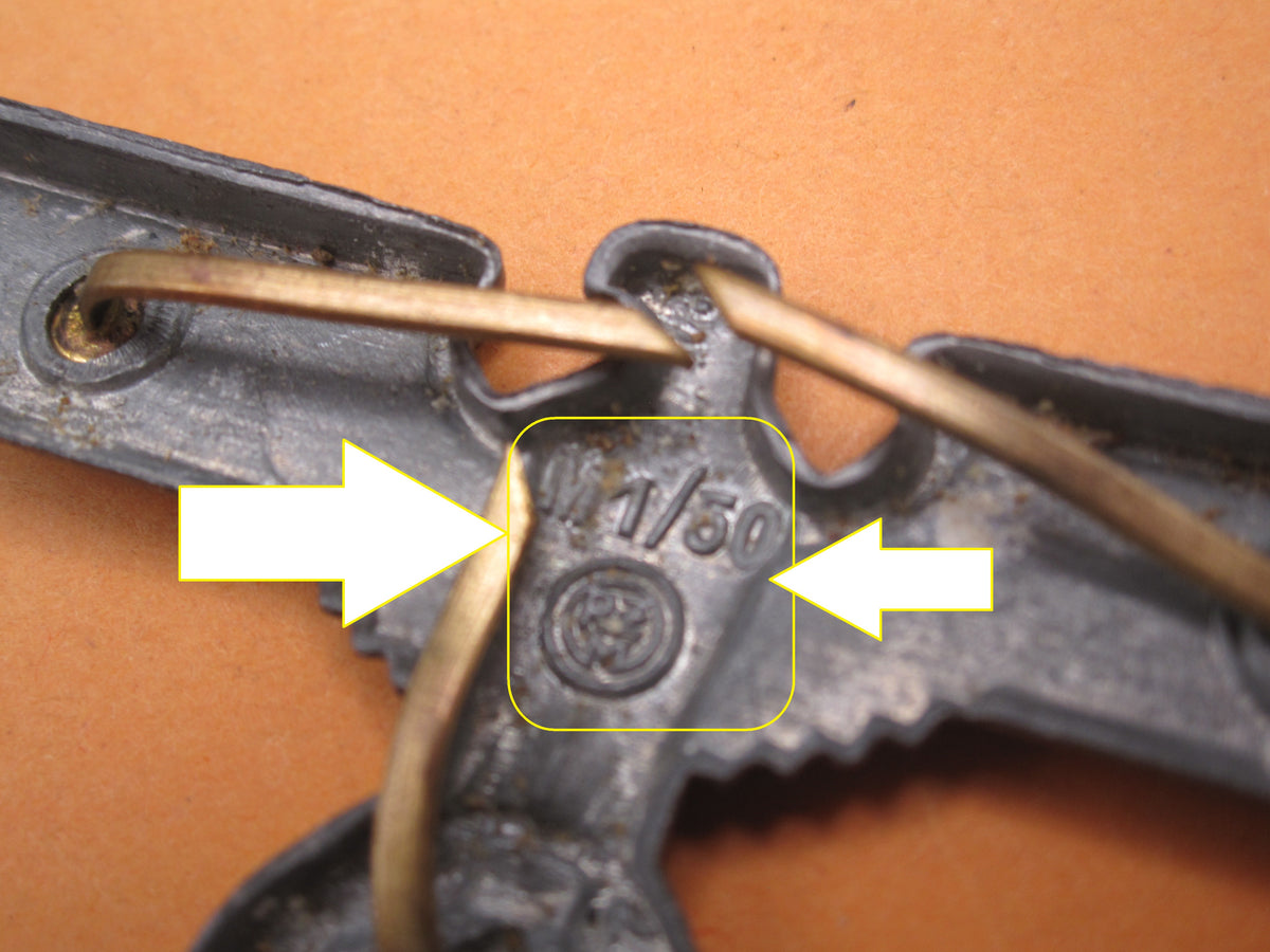 H.W.  -  -     Mützenadler silbernes Mützenabzeichen für Schirmmütze der Hitlerjugend Führer