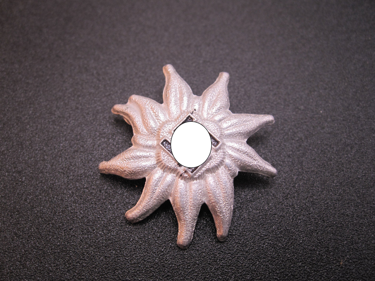 H.W.  -  -  Mützenkokarde Mützenabzeichen SA Gruppe HOCHLAND