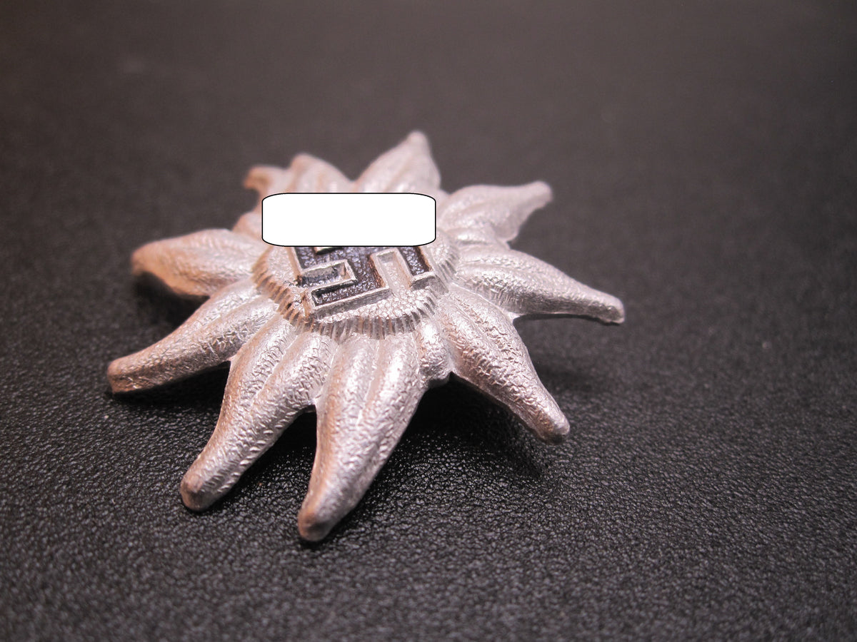 H.W.  -  -  Mützenkokarde Mützenabzeichen SA Gruppe HOCHLAND