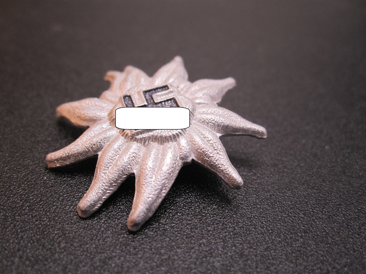 H.W.  -  -  Mützenkokarde Mützenabzeichen SA Gruppe HOCHLAND