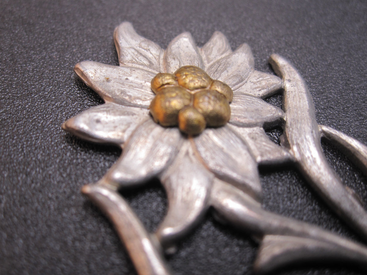 H.W.  -  -   Mützenkokarde Mützenabzeichen HJ Gruppe HOCHLAND