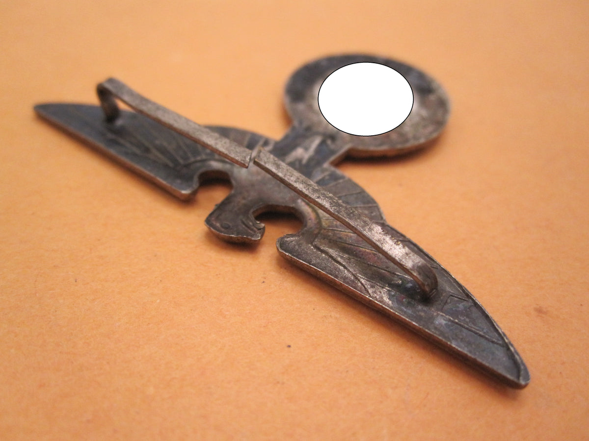 H.W.  -  -     Politischer Leiter ALTER ART !! Mützenadler silbernes Mützenabzeichen für Schirmmütze der Partei