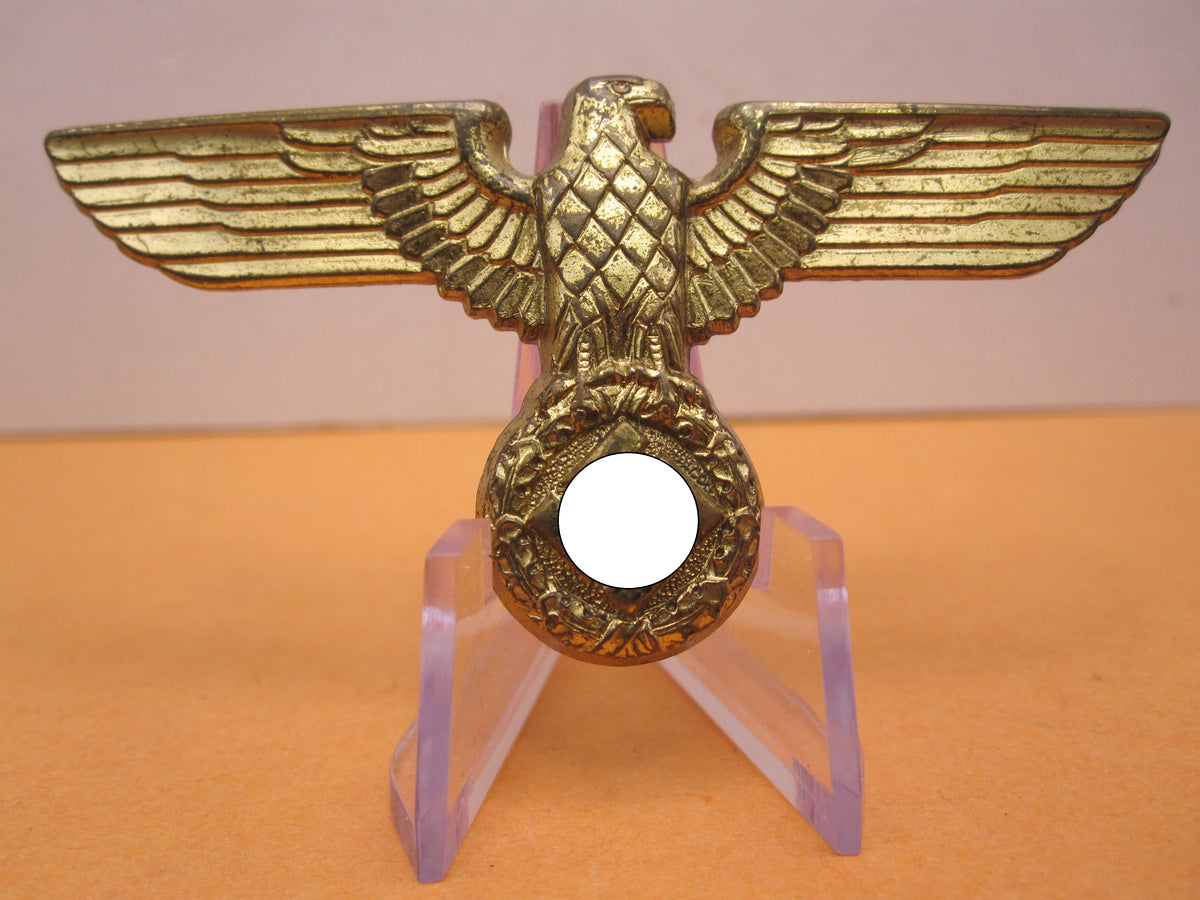 H.W.  -    -     Mützenadler Goldenes Mützenabzeichen für Schirmmütze der Partei ,  politischer Leiter NEUE FORM