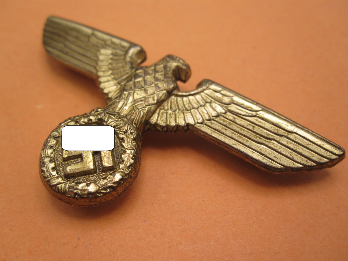 H.W.  -    -     Mützenadler Goldenes Mützenabzeichen für Schirmmütze der Partei ,  politischer Leiter NEUE FORM