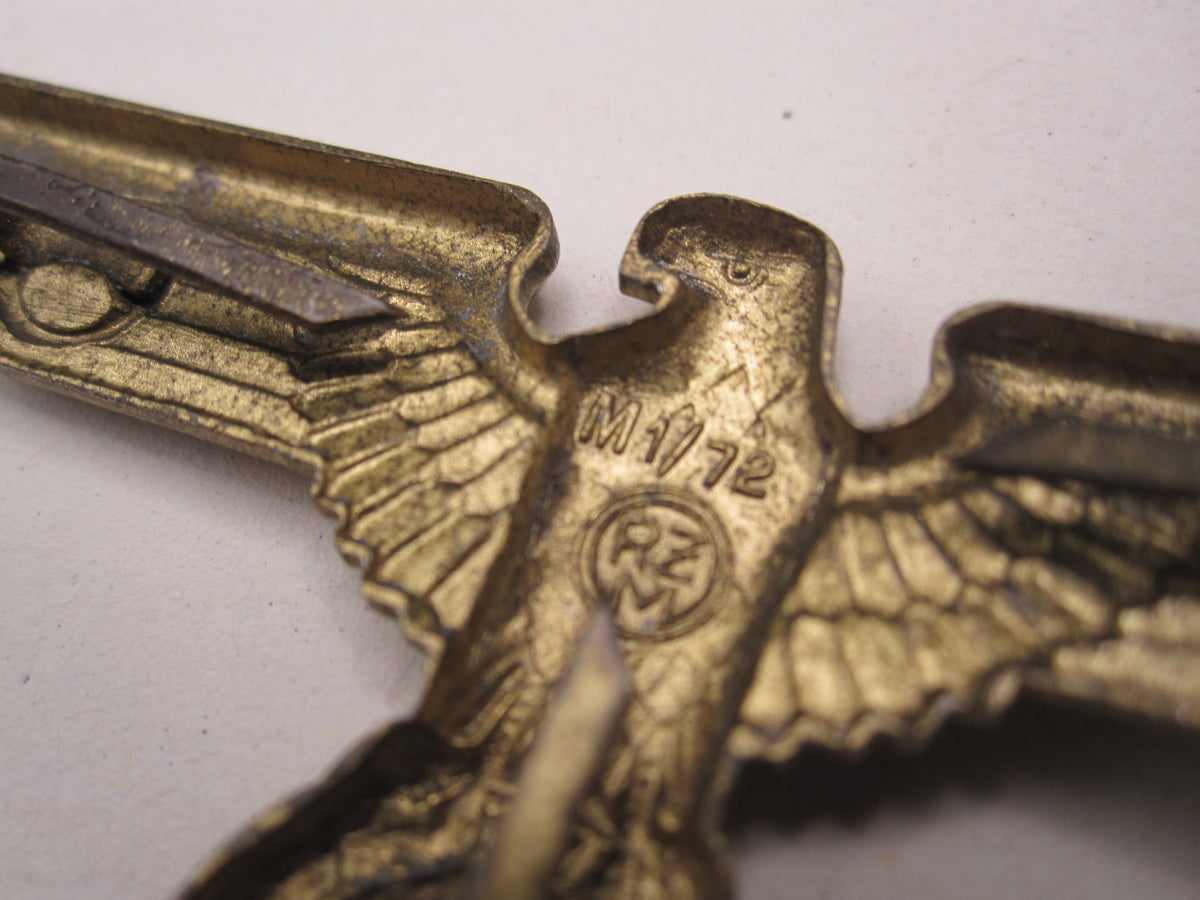 H.W.  -    -     Mützenadler Goldenes Mützenabzeichen für Schirmmütze der Partei ,  politischer Leiter NEUE FORM