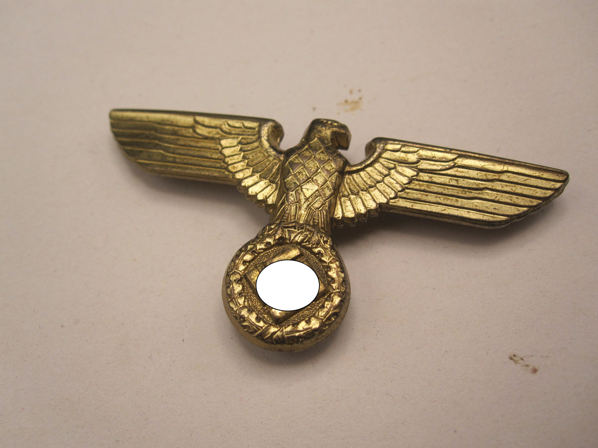 H.W.  -    -     Mützenadler Goldenes Mützenabzeichen für Schirmmütze der Partei ,  politischer Leiter NEUE FORM