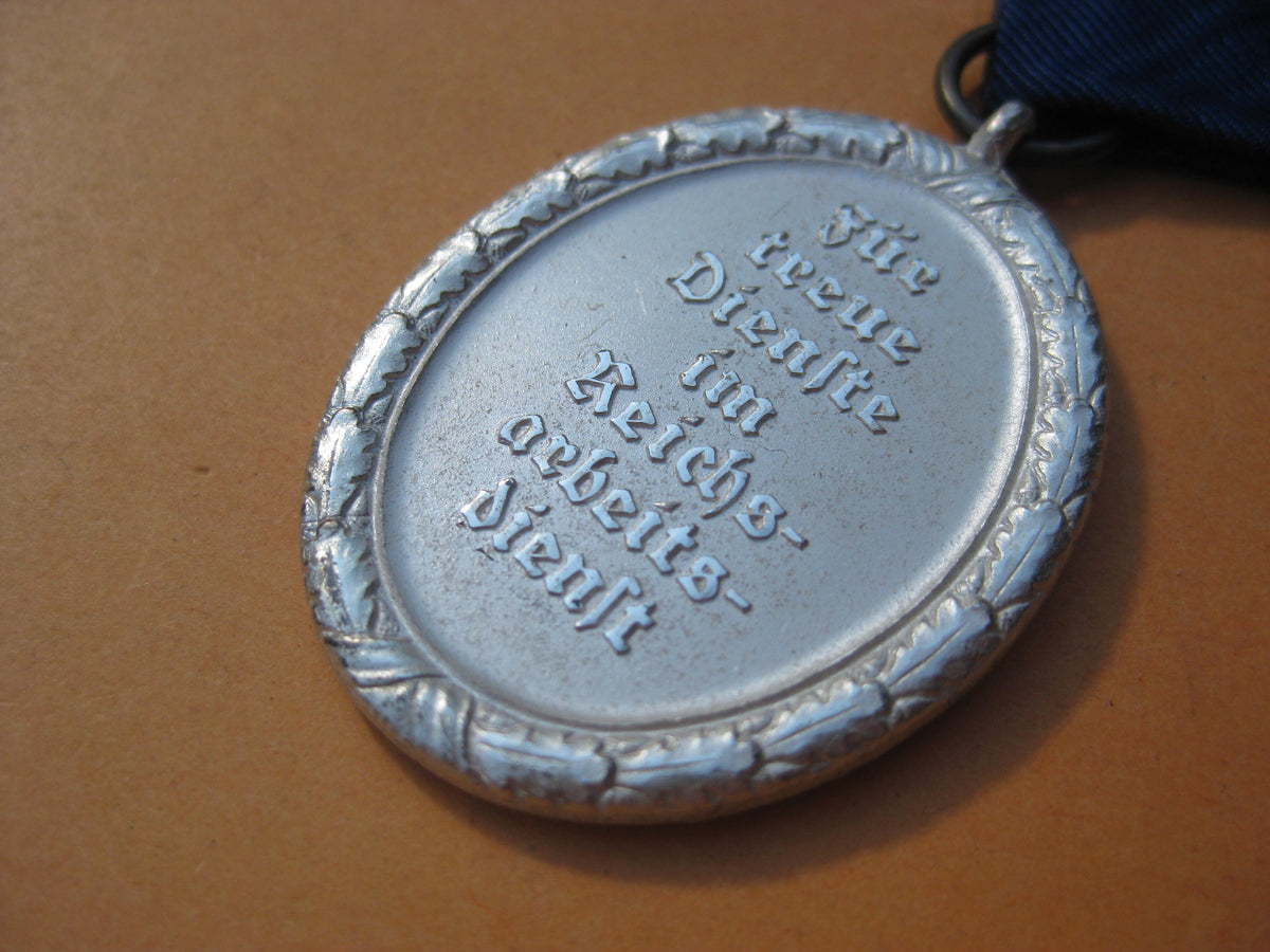 H.W.     -  -   Reichsarbeitsdienst Dienstauszeichnung für 12 Dienstjahre 3. Stufe für Männer in Silber Mint Condition