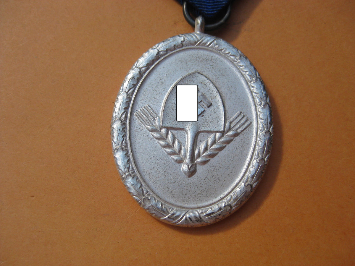 H.W.     -  -   Reichsarbeitsdienst Dienstauszeichnung für 12 Dienstjahre 3. Stufe für Männer in Silber Mint Condition