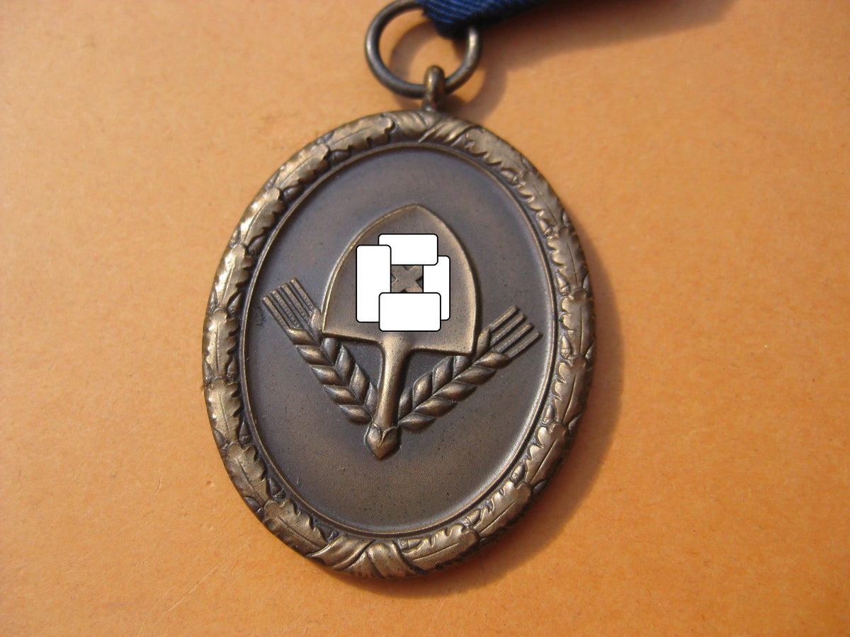 H.W.        Reichsarbeitsdienst Dienstauszeichnung für 4 Dienstjahre 4. Stufe für Männer in Bronze Mint Condition