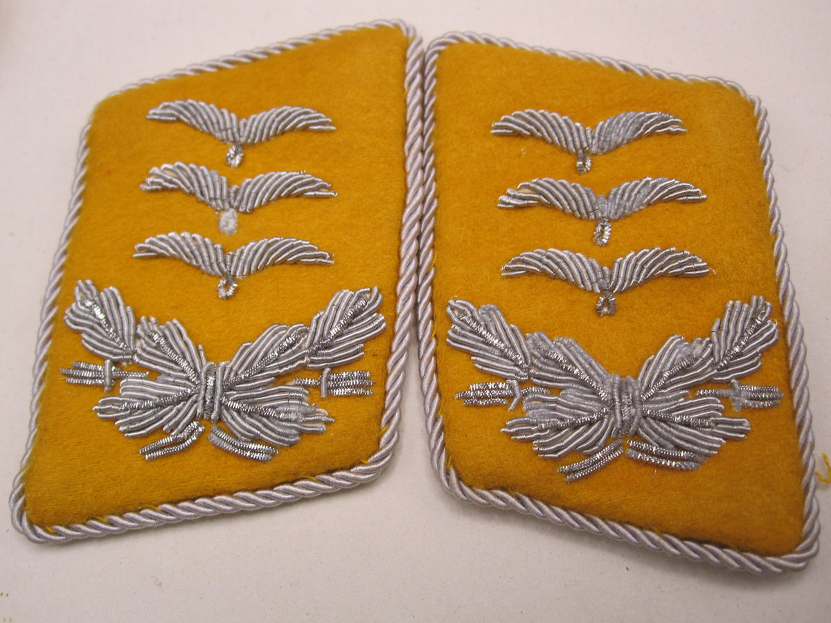 H.W.  -   -  Schulterklappen / Schulterstücke &amp; Kragenspiegel der deutschen Luftwaffe