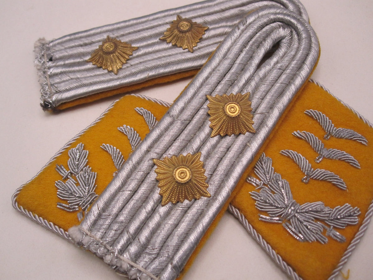 H.W.  -   -  Schulterklappen / Schulterstücke &amp; Kragenspiegel der deutschen Luftwaffe