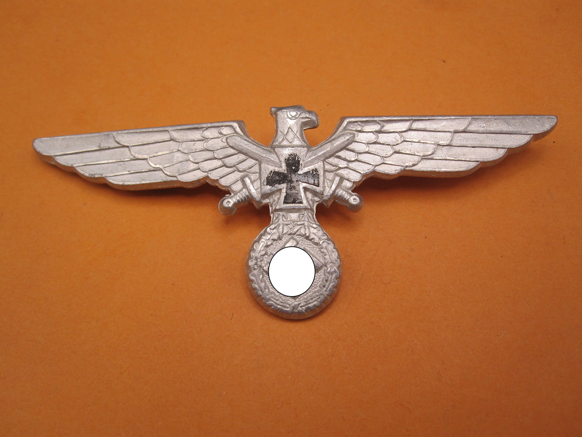 H.W.  -   -  Brustadler zur Uniform des NS- Kriegerbund (DRKB)