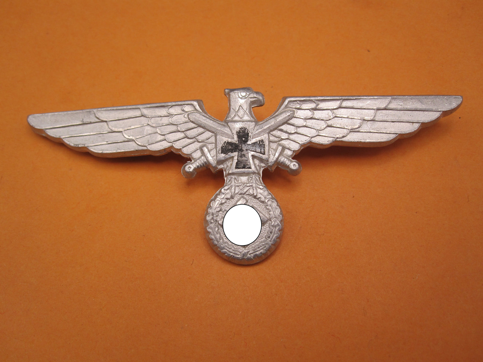 H.W.  -   -  Brustadler zur Uniform des NS- Kriegerbund (DRKB)