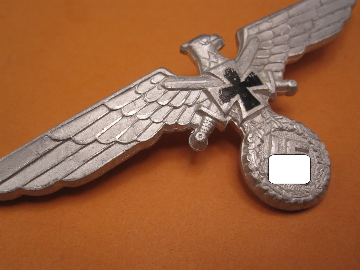 H.W.  -   -  Brustadler zur Uniform des NS- Kriegerbund (DRKB)