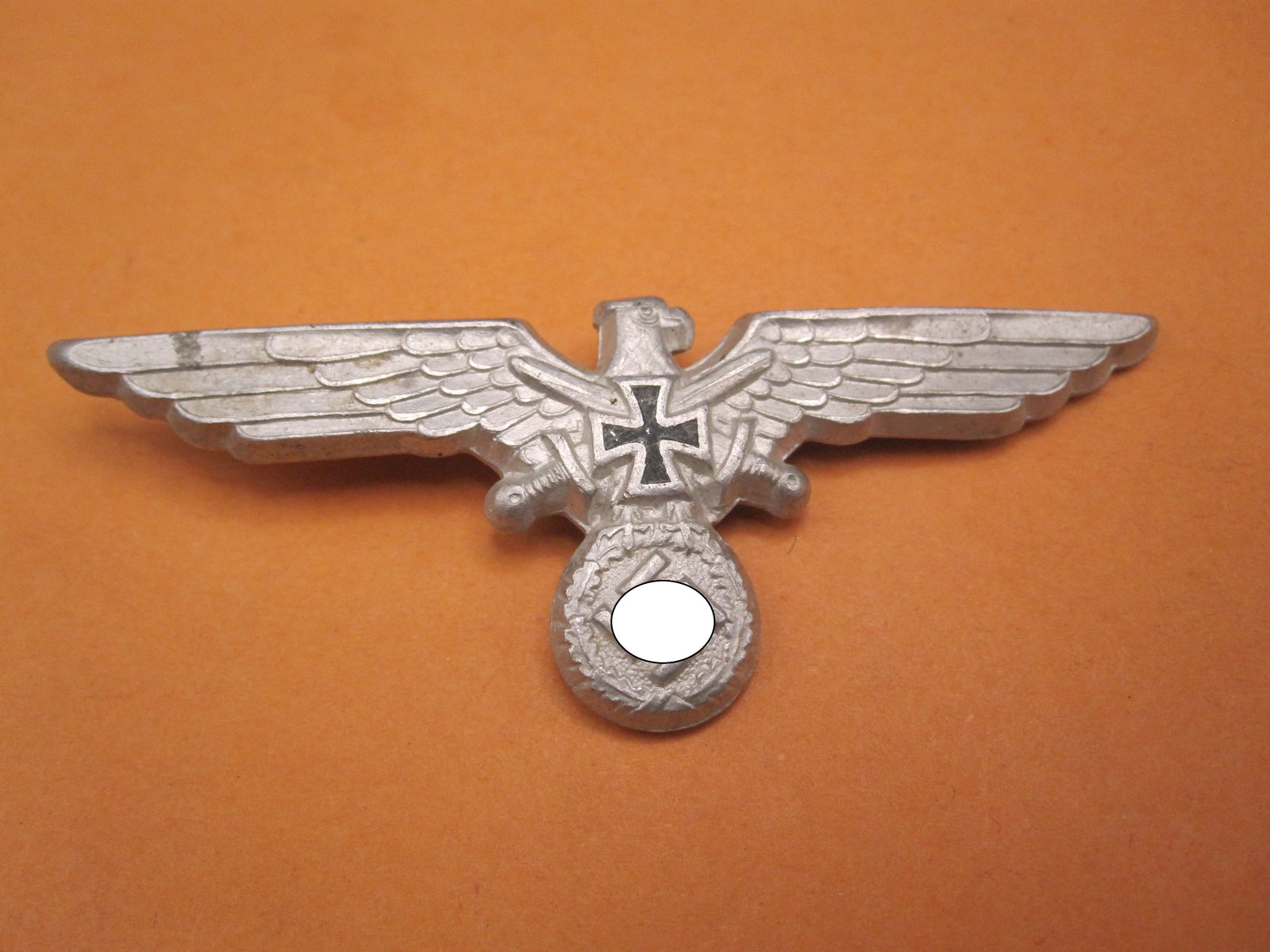 H.W.  -  -  Mützenadler zur Schirmmütze des Kriegerbund (DRKB)