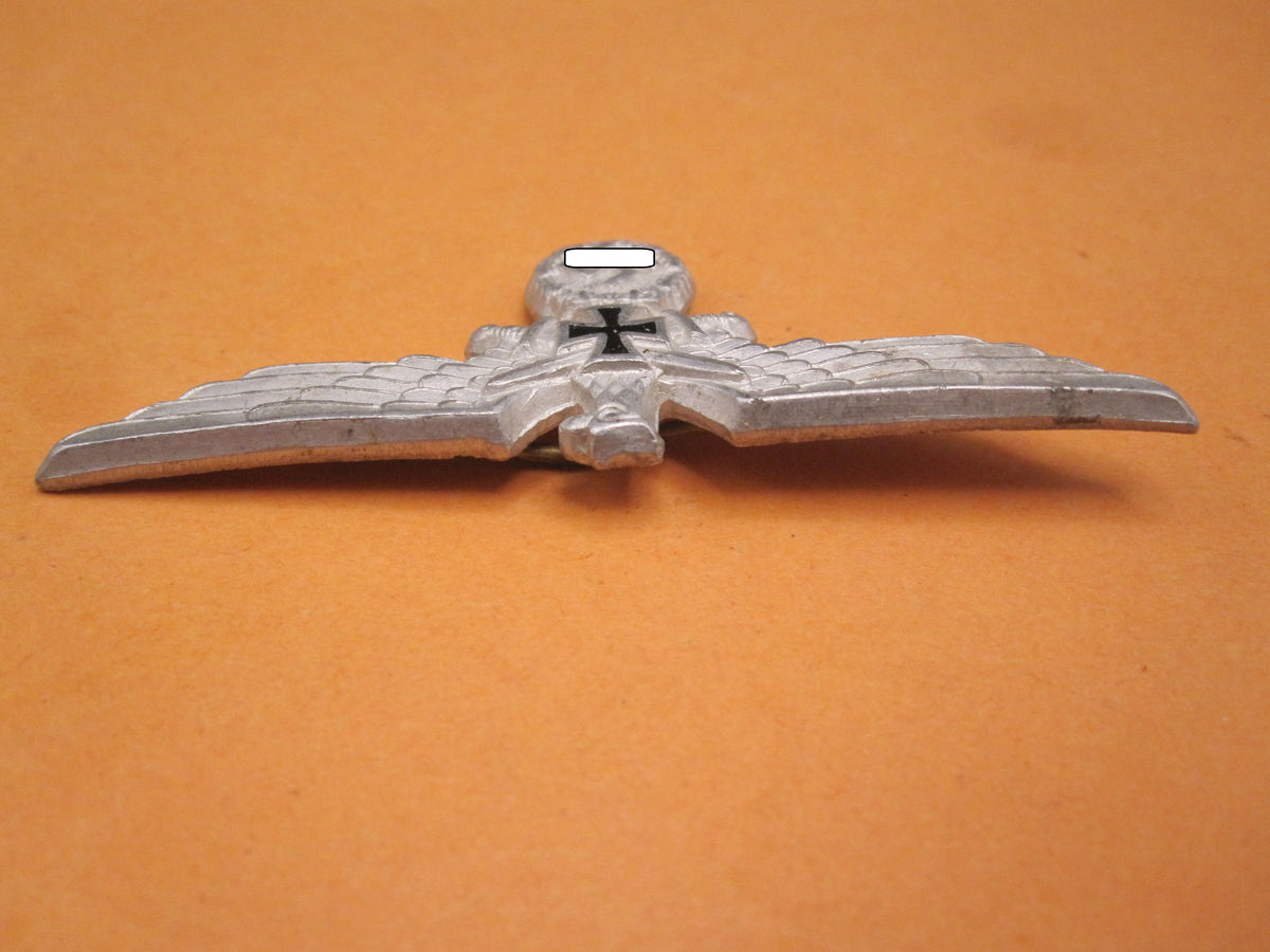 H.W.  -  -  Mützenadler zur Schirmmütze des Kriegerbund (DRKB)