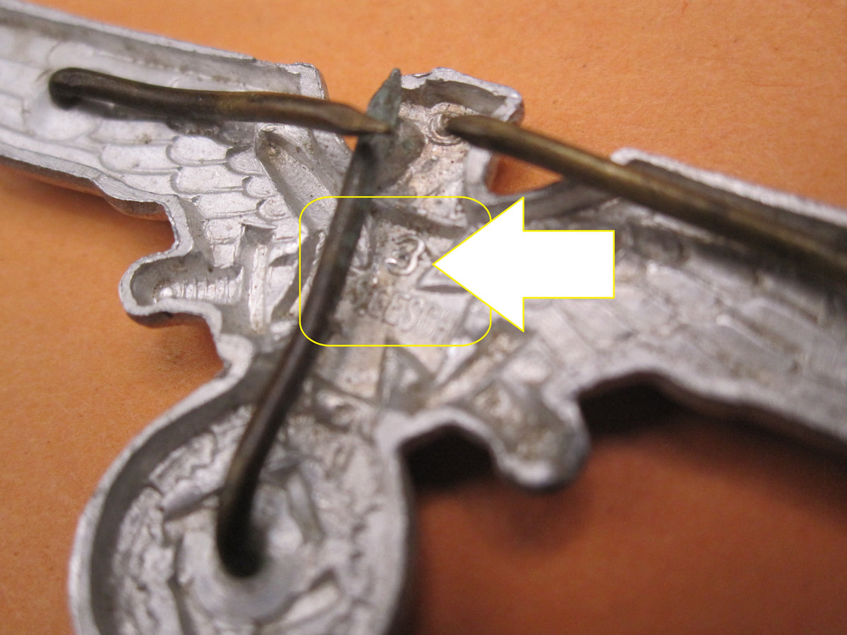 H.W.  -  -  Mützenadler zur Schirmmütze des Kriegerbund (DRKB)