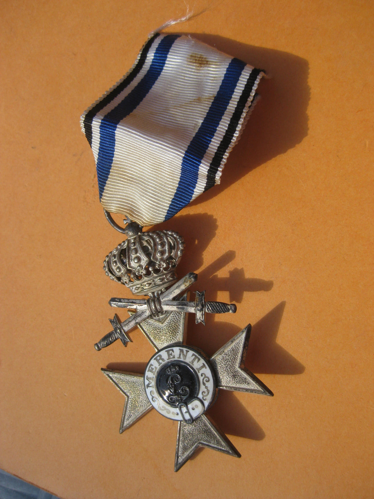 H.W.  -  -     BAYERN Königreich bayrisches Militärverdienstkreuz 2.Klasse mit Krone und Schwertern (MVK) 1866-1918 SEHR SELTENE VARIANTE von DESCHLER