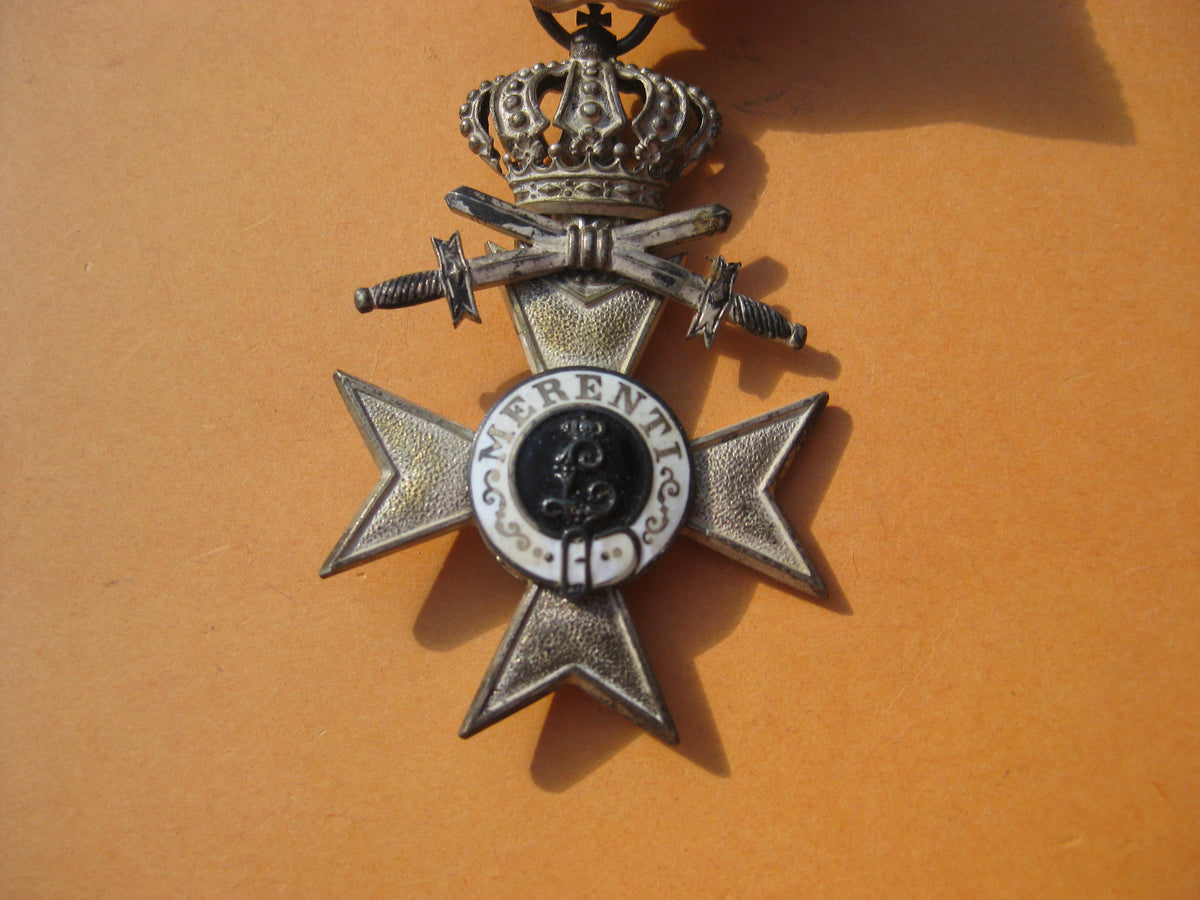 H.W.  -  -     BAYERN Königreich bayrisches Militärverdienstkreuz 2.Klasse mit Krone und Schwertern (MVK) 1866-1918 SEHR SELTENE VARIANTE von DESCHLER