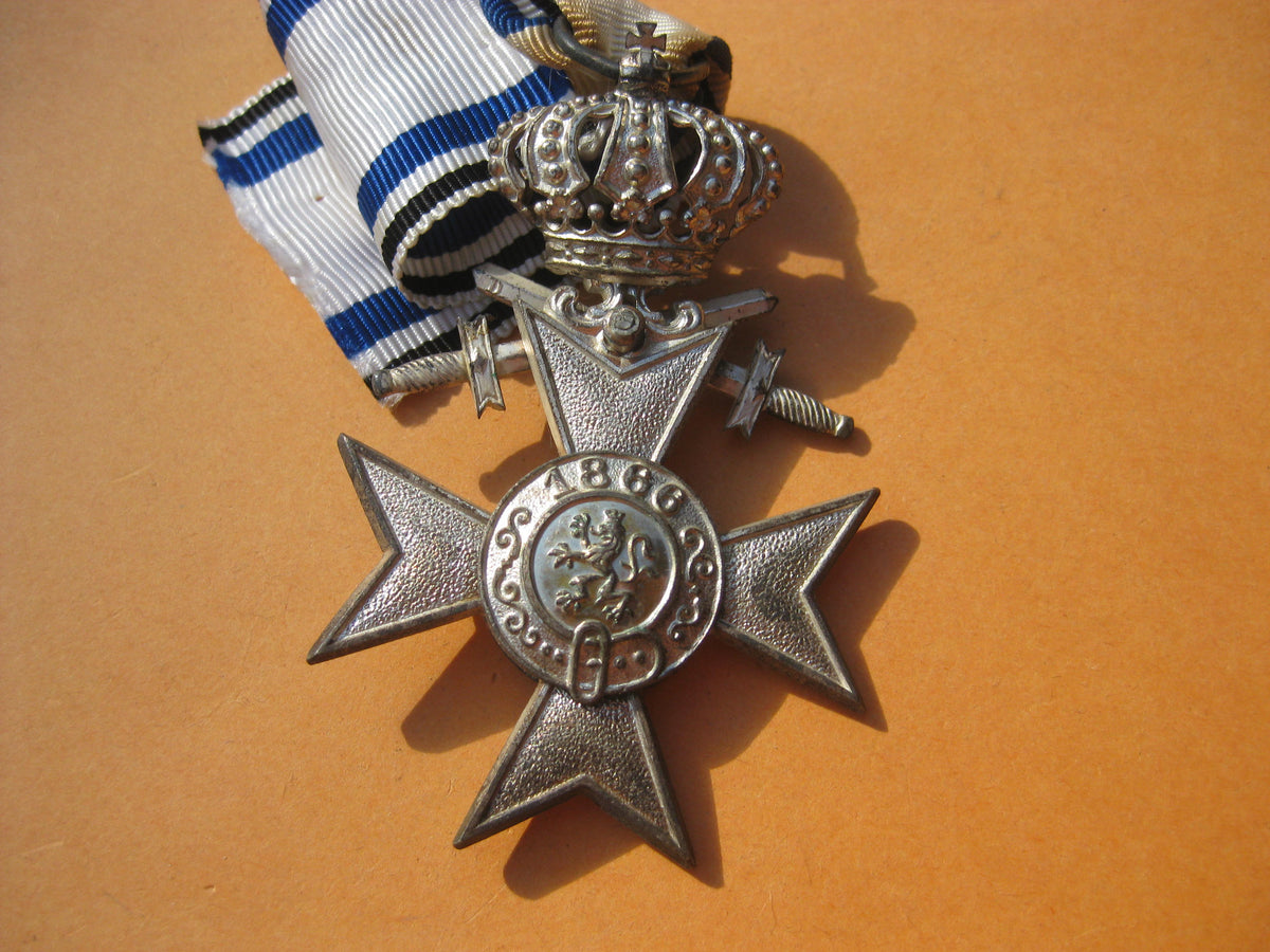 H.W.  -  -     BAYERN Königreich bayrisches Militärverdienstkreuz 2.Klasse mit Krone und Schwertern (MVK) 1866-1918 SEHR SELTENE VARIANTE von DESCHLER