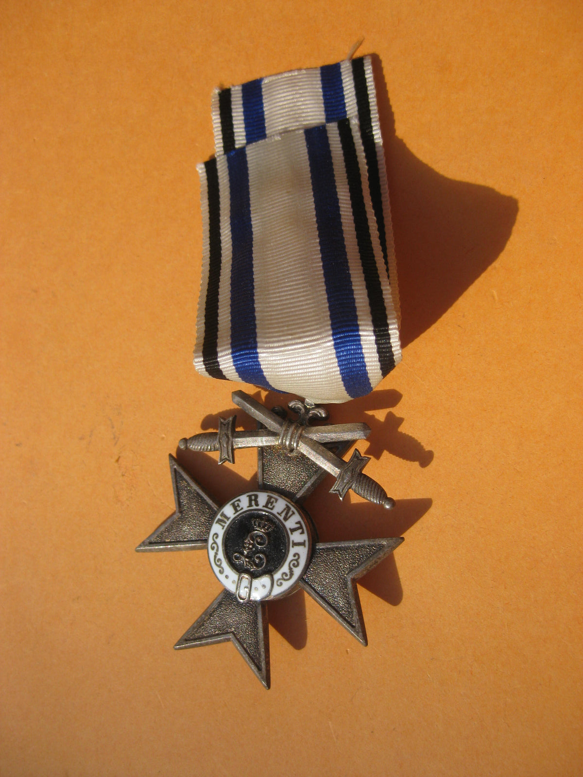 H.W.  -  -        BAYERN Königreich bayrisches Militärverdienstkreuz 2.Klasse mit Schwertern (MVK) 1866-1918 Hersteller: HEMMERLE