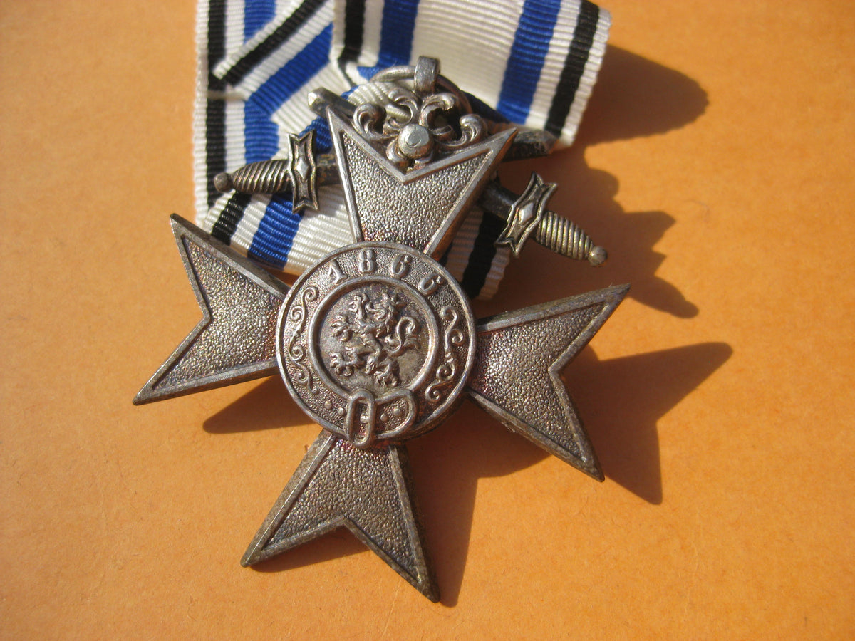 H.W.  -  -        BAYERN Königreich bayrisches Militärverdienstkreuz 2.Klasse mit Schwertern (MVK) 1866-1918 Hersteller: HEMMERLE