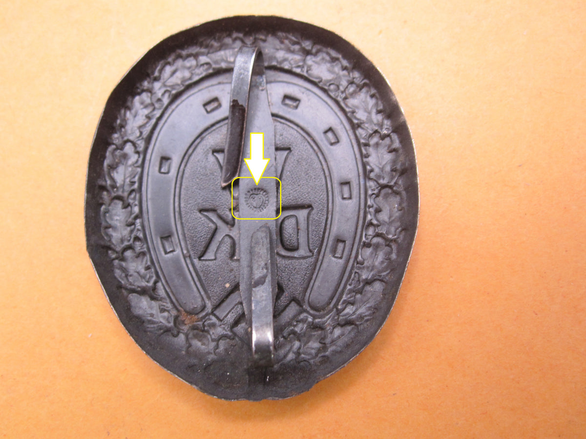 H.W.  -   -  Mützenkokarde zur Uniform des deutschen Waffenring der Kavallerie (WDK) Soldatenbund Kriegerbund (DRKB)