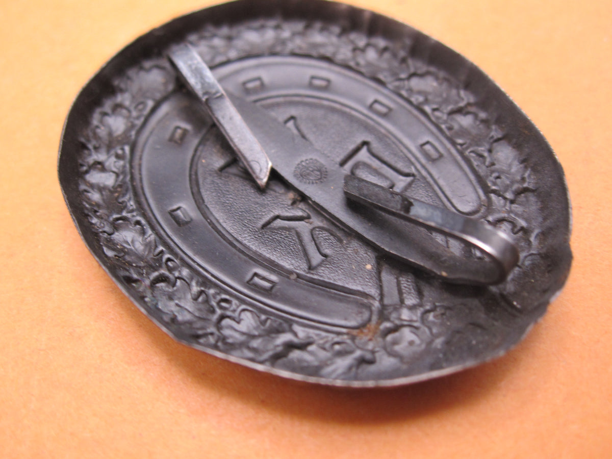 H.W.  -   -  Mützenkokarde zur Uniform des deutschen Waffenring der Kavallerie (WDK) Soldatenbund Kriegerbund (DRKB)