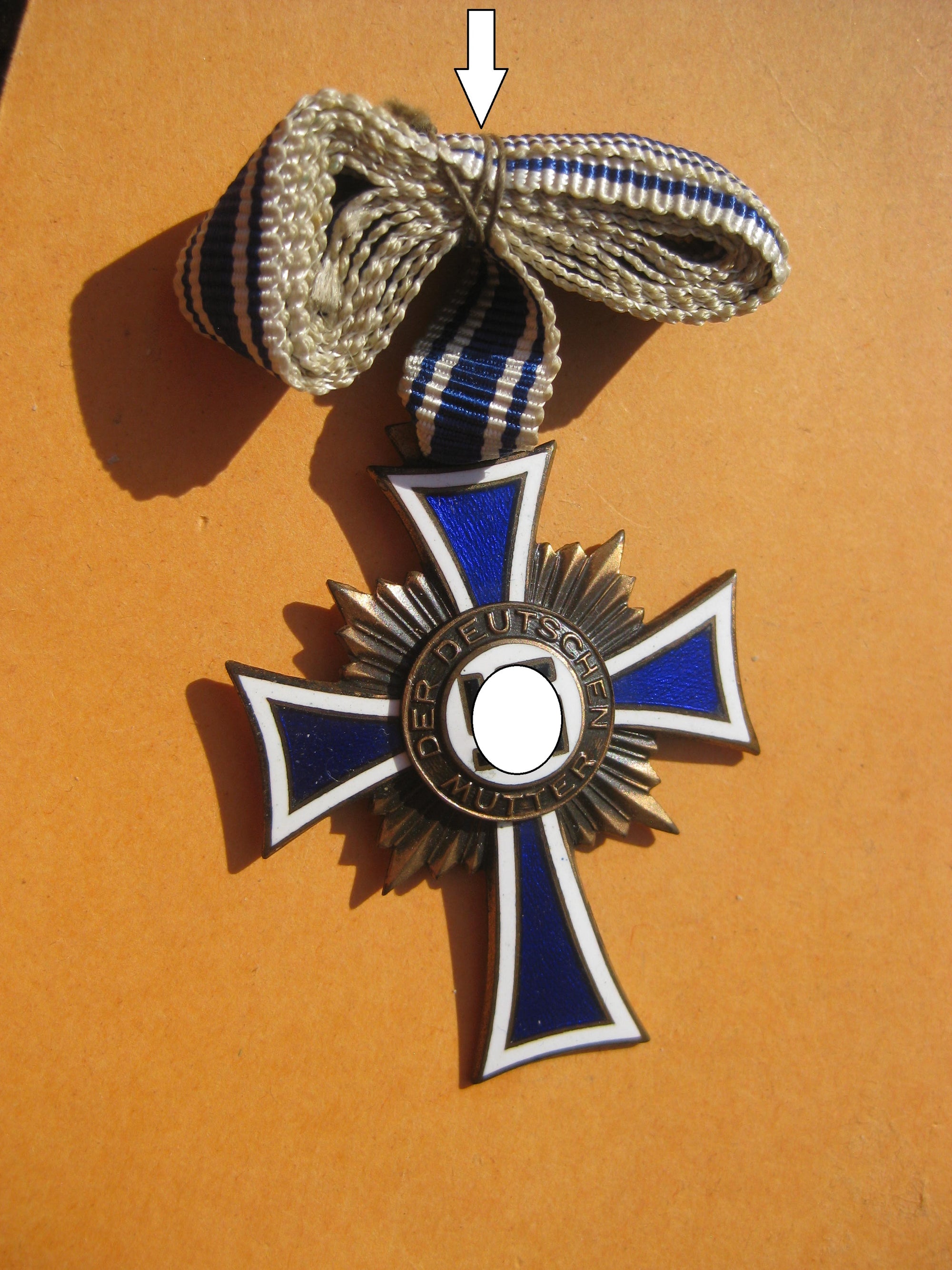 Ehrenkreuz der deutschen Mutter Mutterkreuz in Bronze Dritte Stufe Mint Condition H.W.