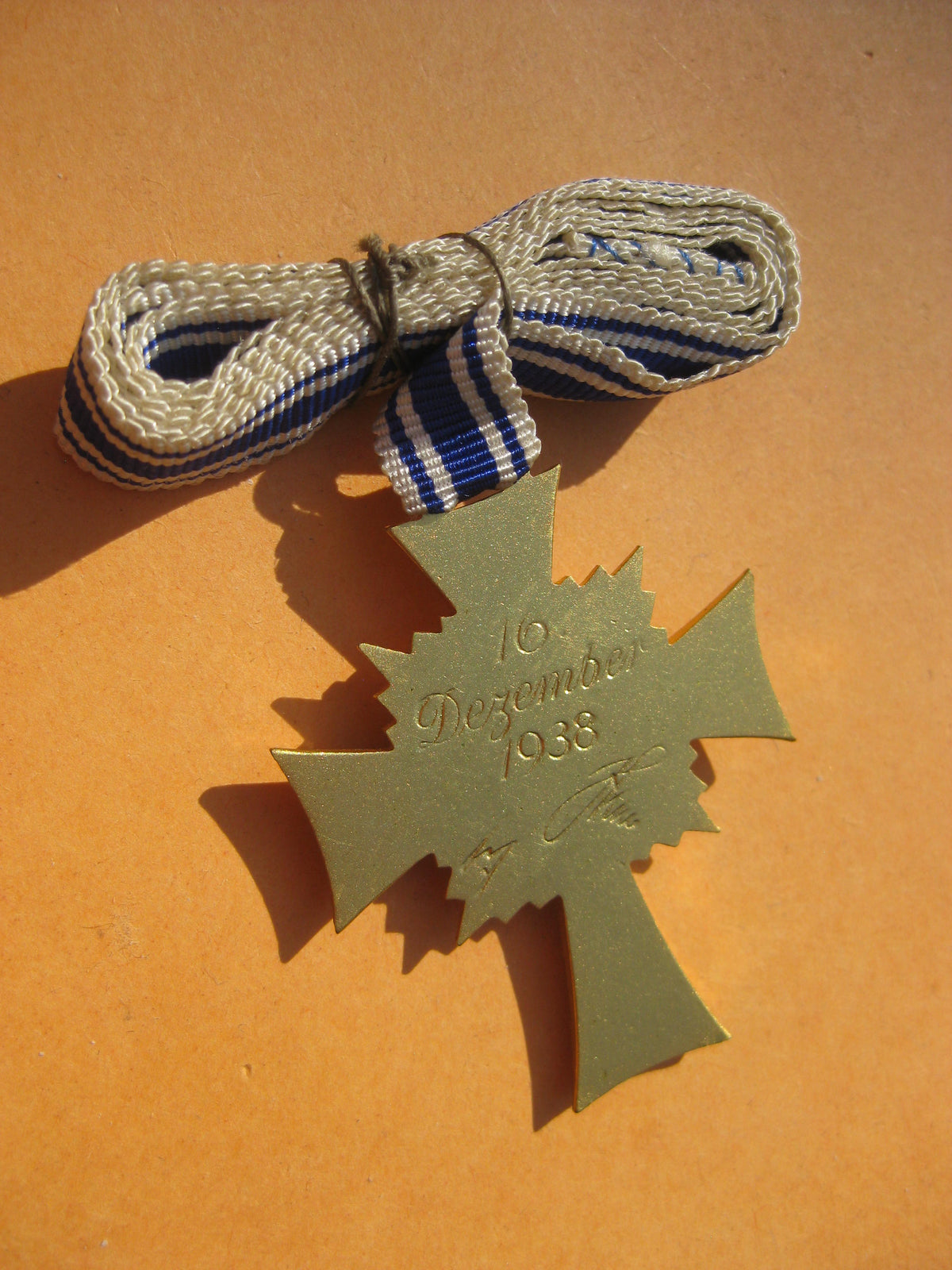 Ehrenkreuz der deutschen Mutter / Mutterkreuz in Gold / Dritte Stufe H.W.