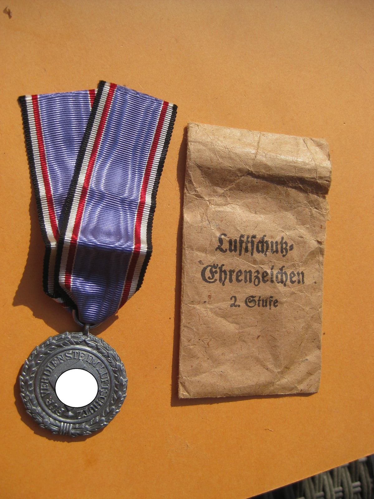 H.W. Luftschutz Ehrenzeichen 2.Stufe Medaille von 1938 Hersteller: 60