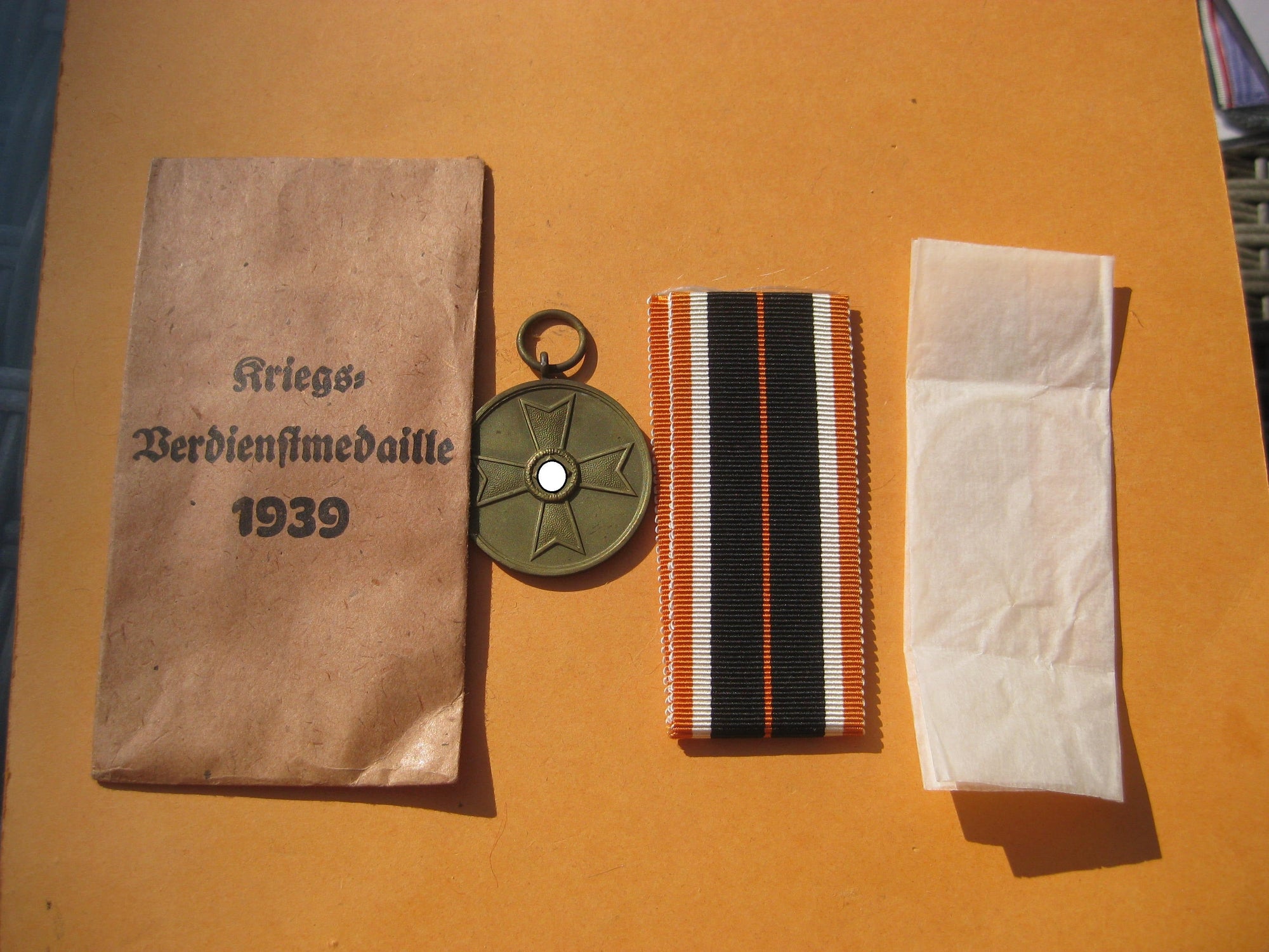 Medaille zum Kriegsverdienstkreuz 1939 in Verleihungstüte MINT CONDITION