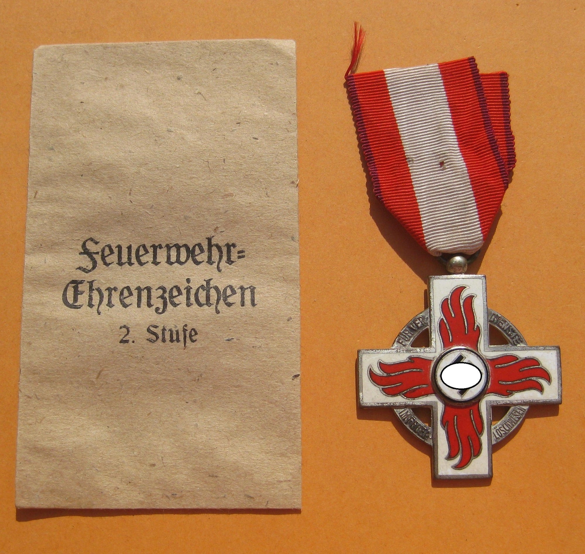 H.W.             Reichsfeuerwehr Ehrenzeichen 2.Klasse in Verleihungstüte