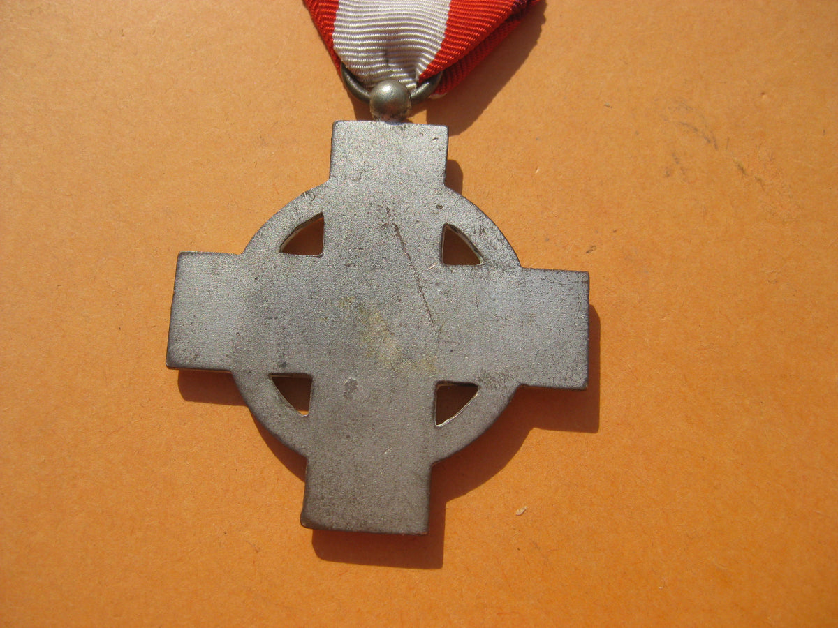 H.W.             Reichsfeuerwehr Ehrenzeichen 2.Klasse in Verleihungstüte