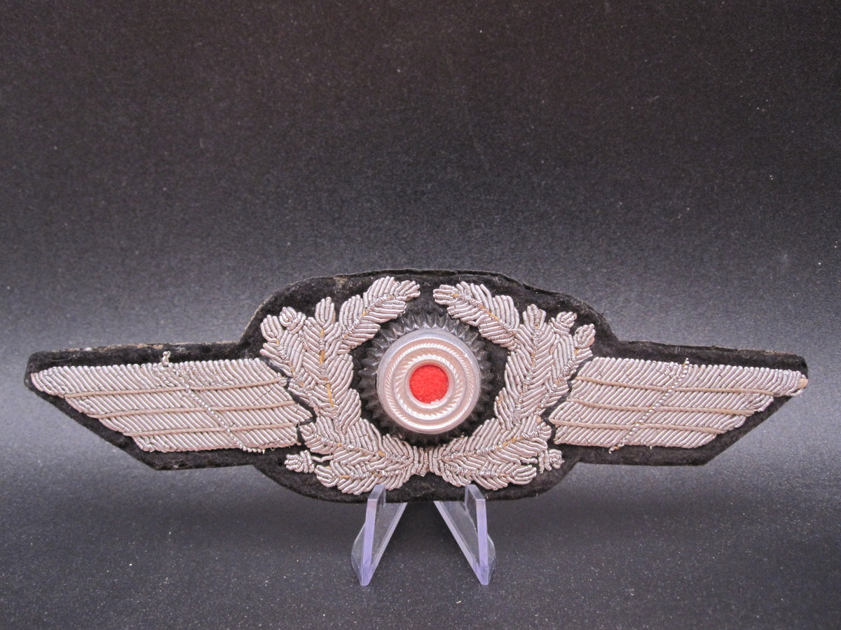 H.W.  -   -  Mützenschwinge für die Schirmmütze der deutschen Luftwaffe