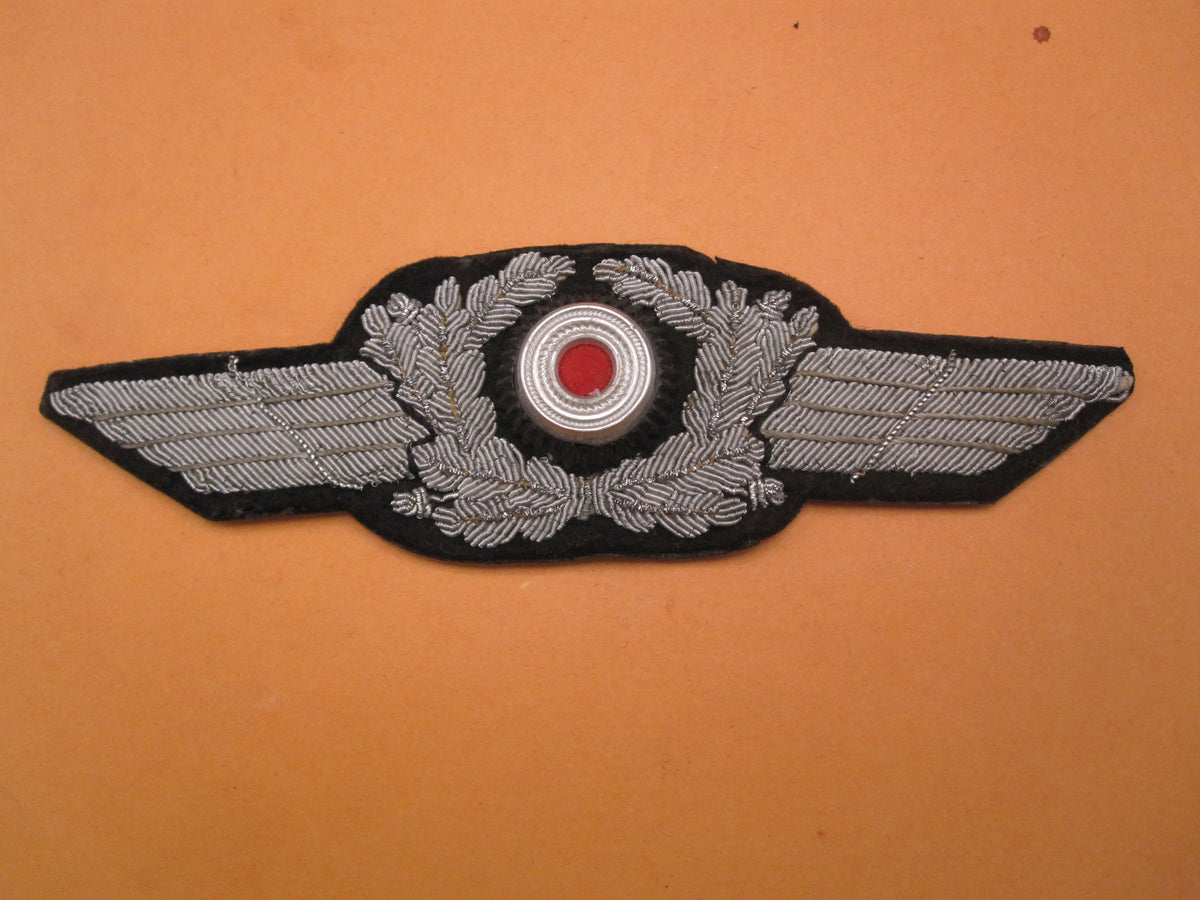 H.W.  -   -  Mützenschwinge für die Schirmmütze der deutschen Luftwaffe