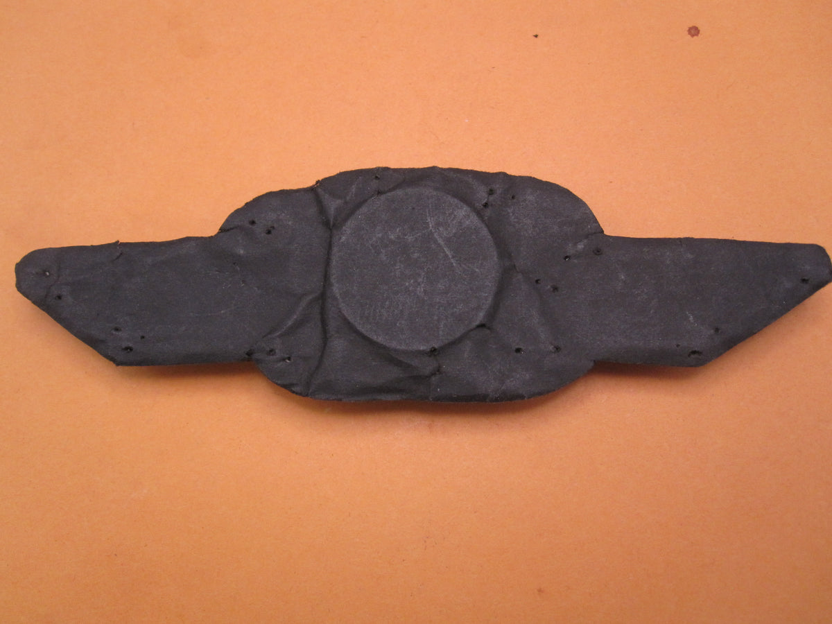 H.W.  -   -  Mützenschwinge für die Schirmmütze der deutschen Luftwaffe