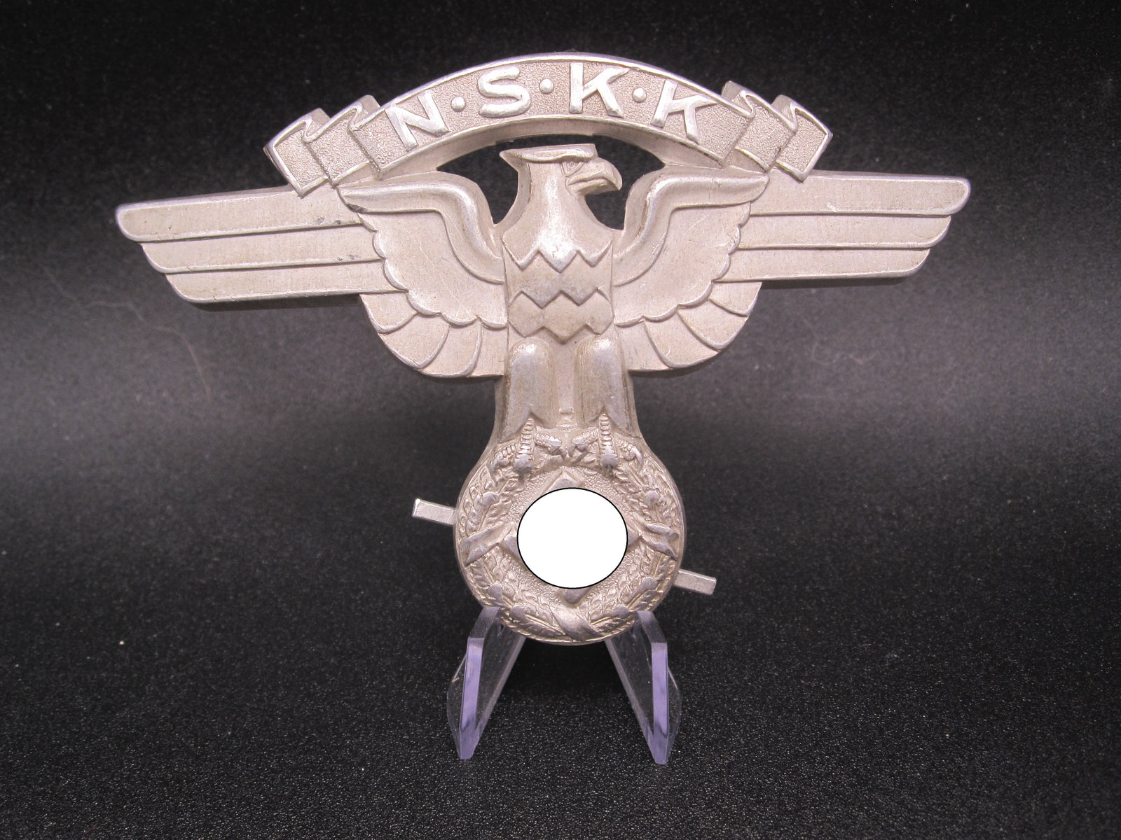 H.W.  -  -  Großes Helmabzeichen für den Sturzhelm des NSKK