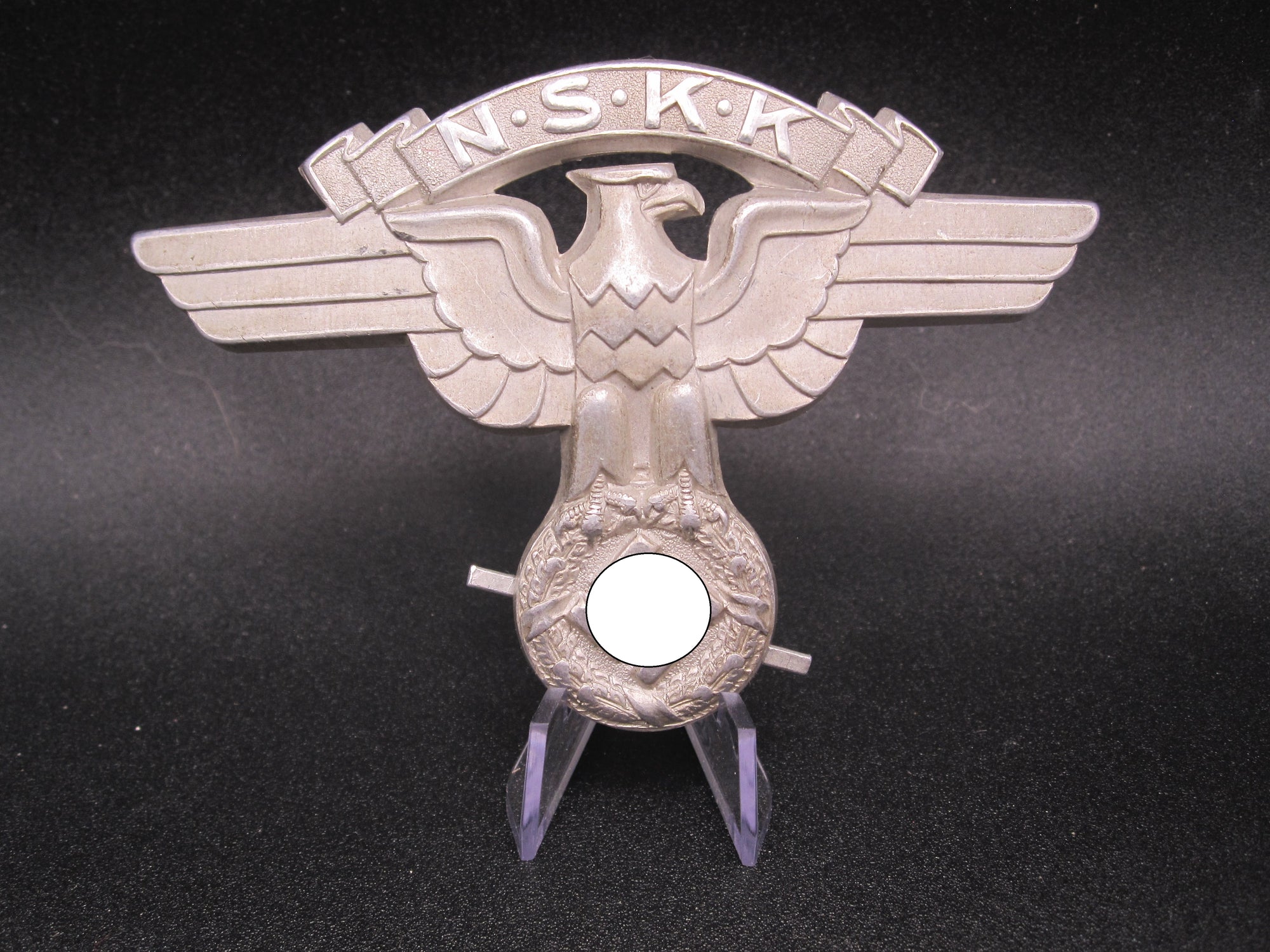 H.W.  -  -  Großes Helmabzeichen für den Sturzhelm des NSKK