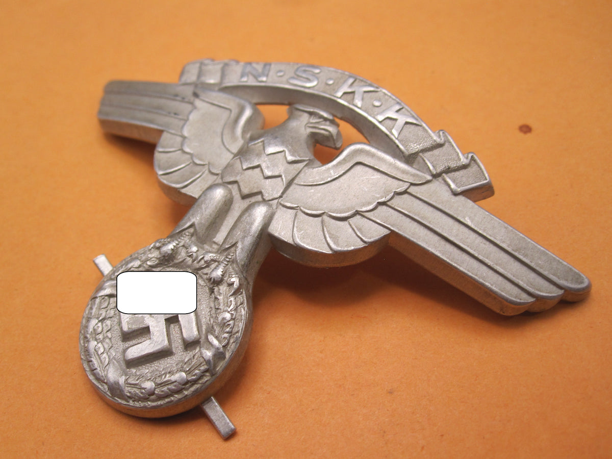 H.W.  -  -  Großes Helmabzeichen für den Sturzhelm des NSKK