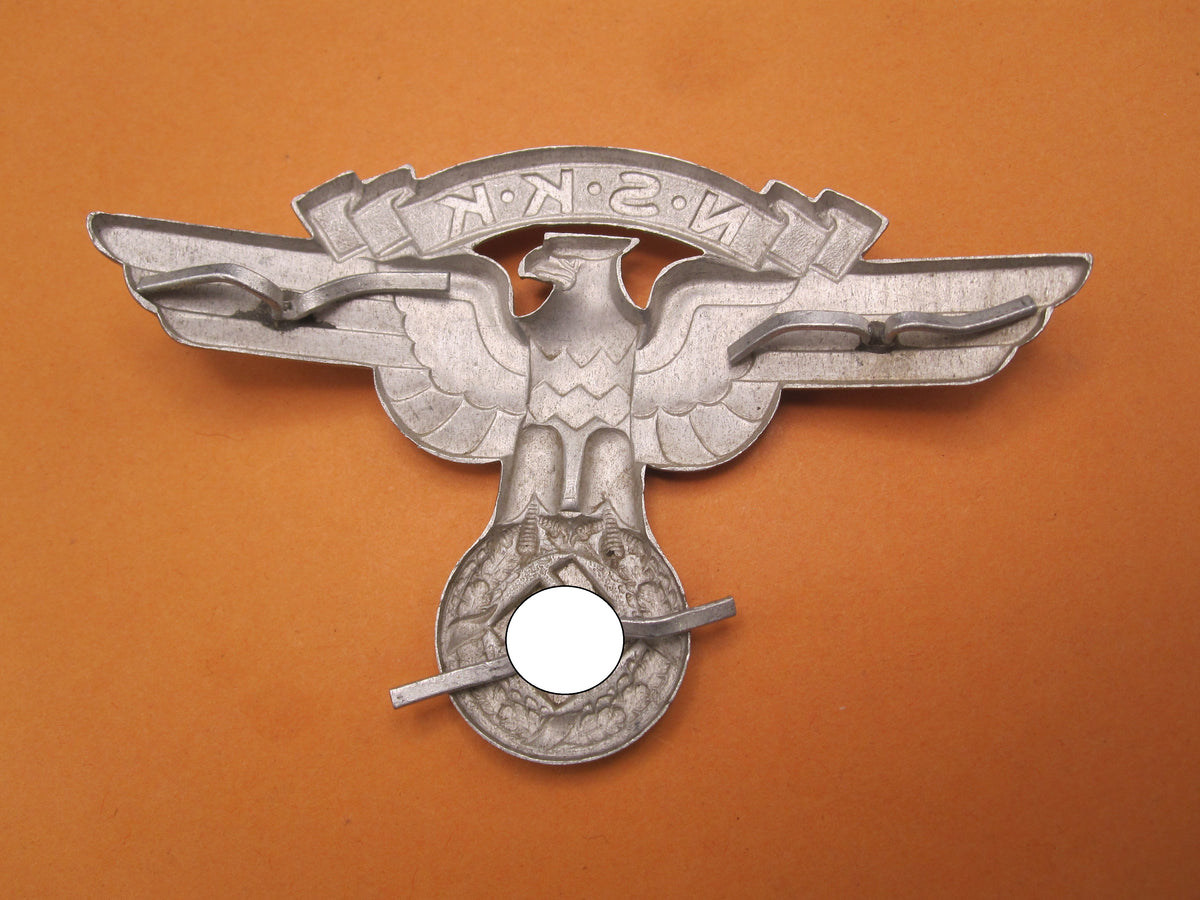H.W.  -  -  Großes Helmabzeichen für den Sturzhelm des NSKK