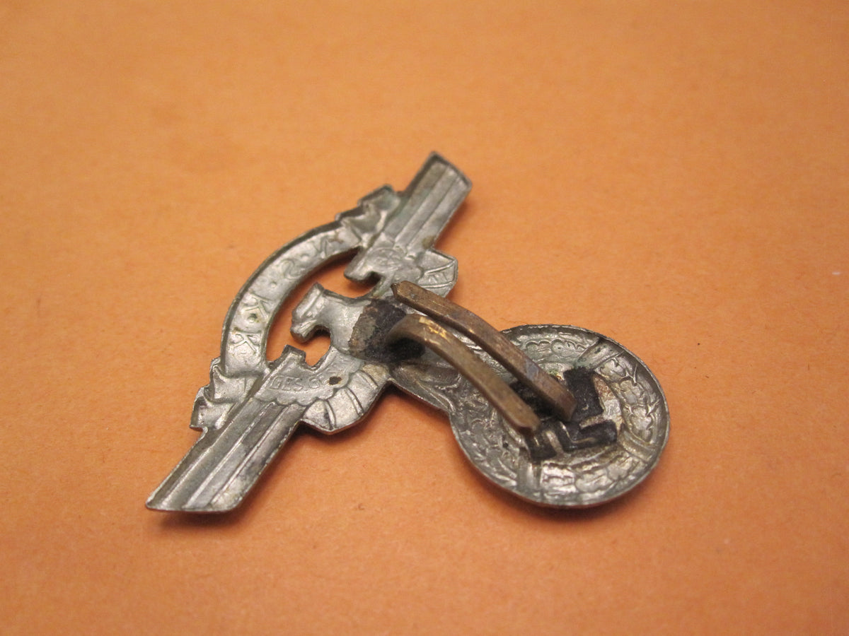 H.W.  -  -  NSKK Mützenadler 1. Form