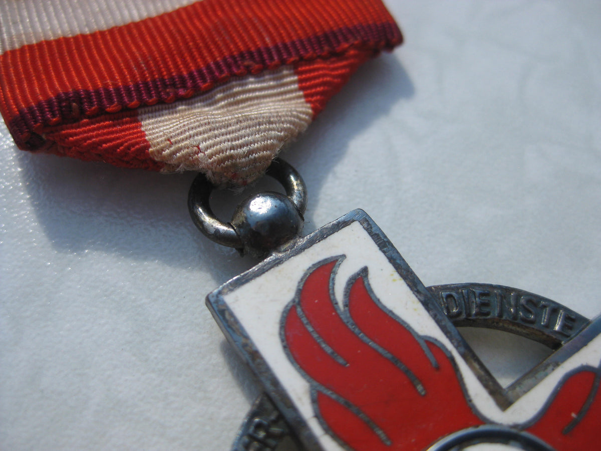 H.W.    Reichsfeuerwehr Ehrenzeichen 2.Klasse im Verleihungsetui